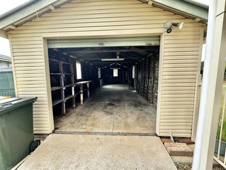 SPACIOUS, COMFORTABLE & FULL OF POTENTIAL � WELL-LOCATED SVENSSON HEIGHTS HOME - Photo 5