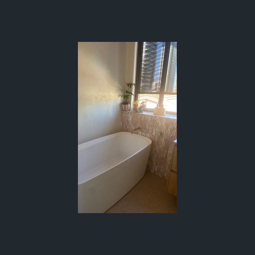 Beachside Apartment with Huge Private Roof Top Terrace - Photo 1