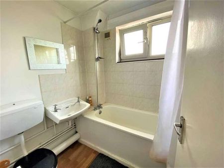 Throckmorton Road, Canning Town, E16 - Photo 3