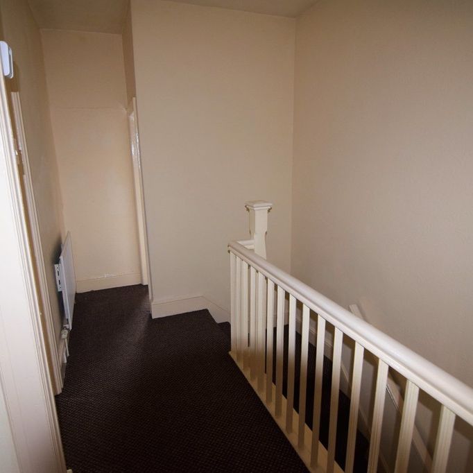 To Let 1 Bed Flat - Photo 1