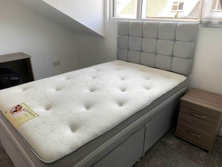 247 HUBERT ROAD - Photo 3