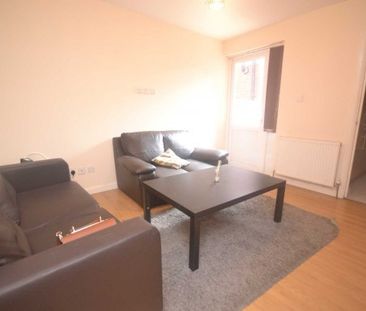 5 Bed - Grange Avenue, Reading - Photo 4