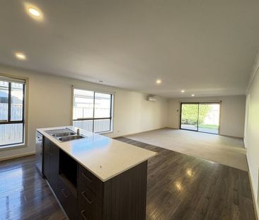 Fully Painted Charming Family Home in Wyndham Vale! - Photo 3