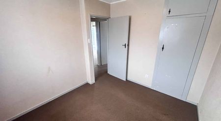 WINDSOR - 2 Bedroom unit - Photo 3