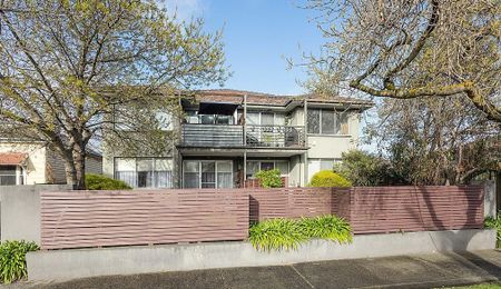 Immaculate Two Bedroom Ground Floor Apartment - Photo 2