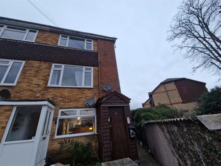 2 bedroom maisonette to rent - Photo 5