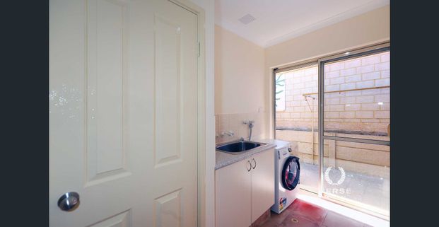 Easy living in ideal location! - Photo 1