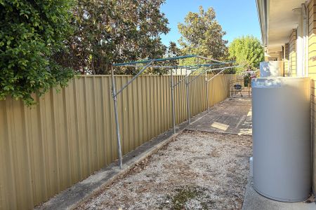 FRESHLY PAiNTED UNiT CLOSE TO CENTRAL ALBURY - Photo 5