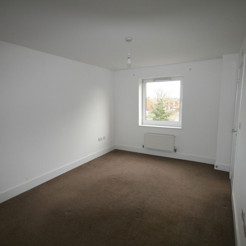 Suffolk Drive, Gloucester, with dedicated parking - Photo 1