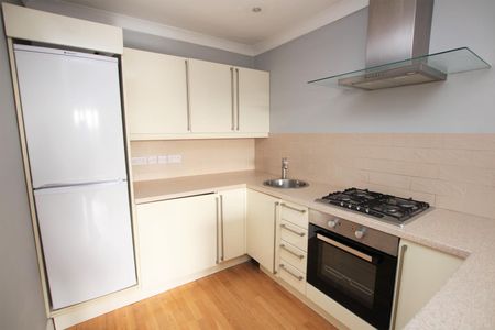 1 bedroom Flat to let - Photo 2