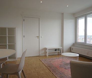 Lichtrijk, gerenoveerd en gemeubeld appartement nabij station - Foto 5