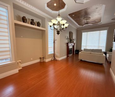 Upper-Level Modern Home with 6 Bedrooms - Photo 4