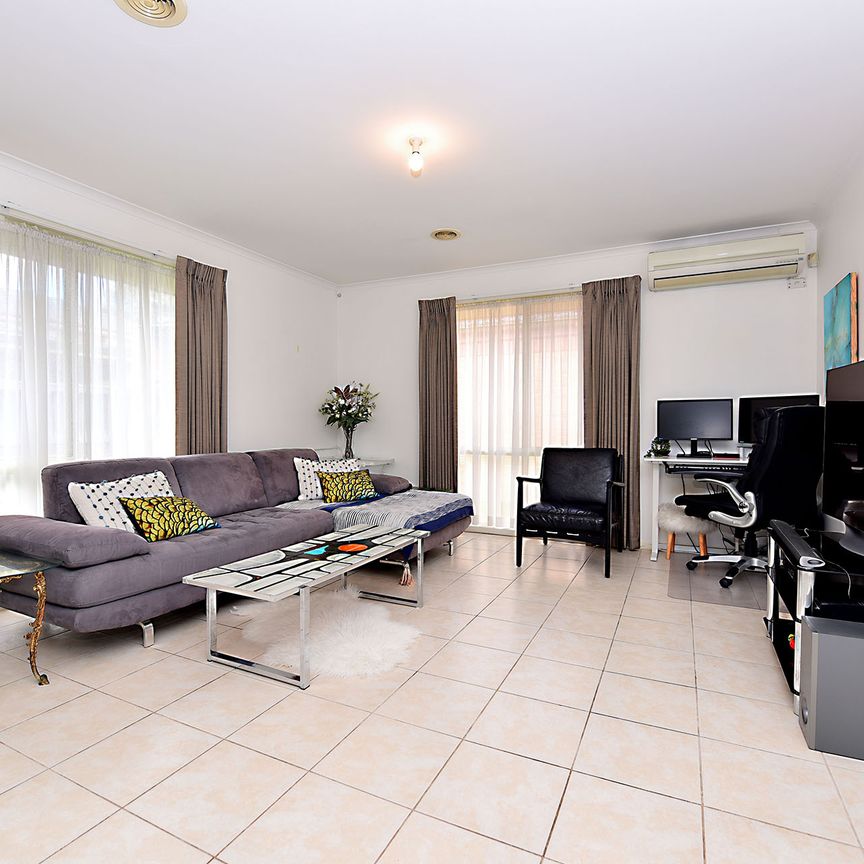 14 Kingsland Close, Dingley Village VIC 3172 - House For Rent | Domain - Photo 1