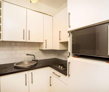 Charterhouse Square - Photo 2