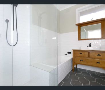 Three bedroom home in the heart of Lalor - Photo 3