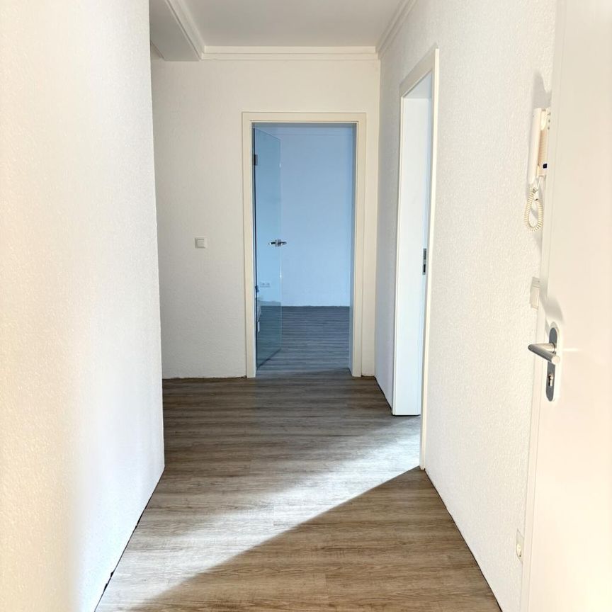 Kernsanierte 2,5-Zimmer-Wohnung mit großzügigem Balkon im Zentrum von Bergisch Gladbach - Photo 1