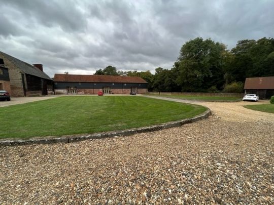 The Stables, Wadesmill, Ware - Photo 1