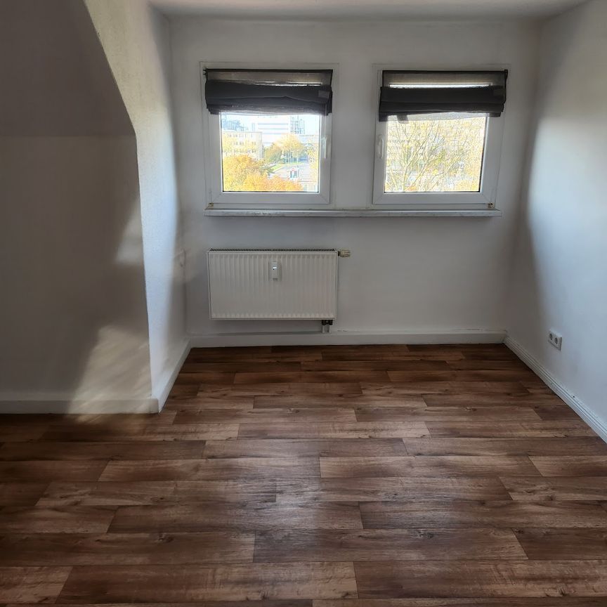 kleine, gemütliche Dachgeschoßwohnung gewünscht? - Foto 1