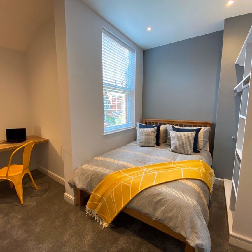 6 Bed Terraced House, Lidderdale Road, L15 - Photo 1