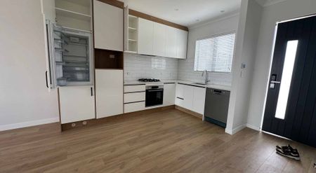 Near-New, Sun-Filled 2-Bedroom Home in Milldale - Perfect for Easy Living! - Photo 4