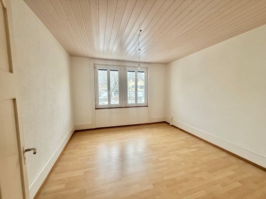 Charmant 3.5 pièces lumineux avec grande terrasse à Tramelan - Photo 1