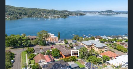 Spacious Apartment Opposite Water - Photo 3