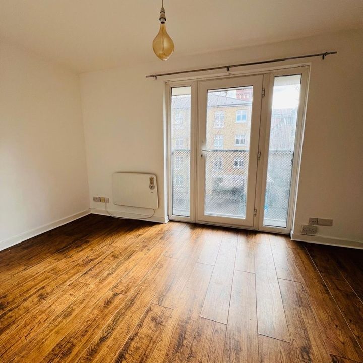4 Bed Semi-Detached House, Blondin St, E3 - Photo 1
