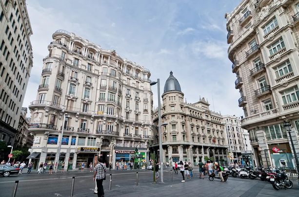 Calle de la Manzana, Madrid, Community of Madrid 28015 - Photo 1