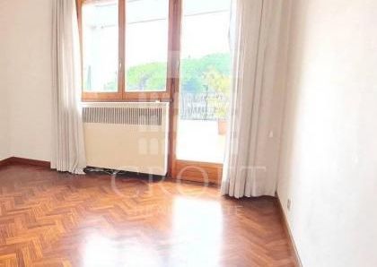 Attic-Cassia: 250mq. Top floor in addition to 250mq. of panoramic terraces. Spacious living, dining, 5 bedrooms, 3 baths, maid’s room, 3 panoramic terraces, parking, silent,. Located at begining of Cassia, near Schools. Ref 160