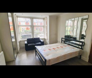 Studio Flat, New Southgate, N11 - Photo 3