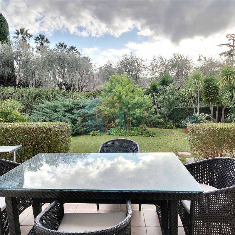 À Cannes, appartement avec terrasse à louer avec GAÏA CANNES - Photo 1