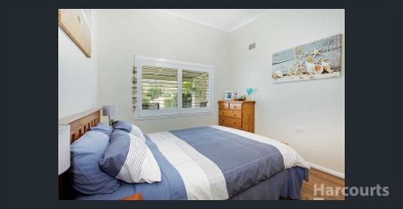 Three Bedroom Furnished Home - Photo 5