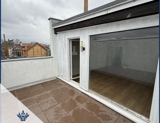 Wunderschöne lichtdurchflutete Dachgeschosswohnung mit großer Dachterrasse Perfekt für Studenten! - Photo 1