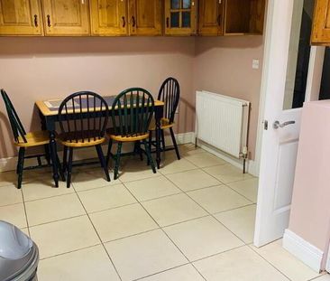 Duncairn Gardens, Room 1, R2 & R5. All Utiliity Bills Included, Bel... - Photo 3