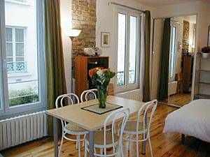 Logement à Paris, Location meublée - Photo 2