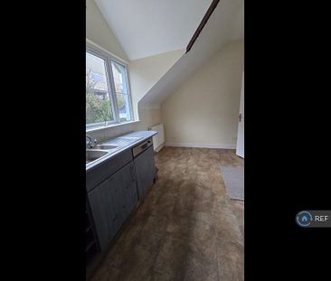 2 bedroom semi-detached house to rent - Photo 3