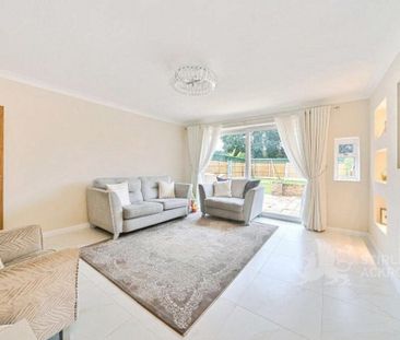 Green Lane, Chertsey, Surrey, KT16 9QR - Photo 1
