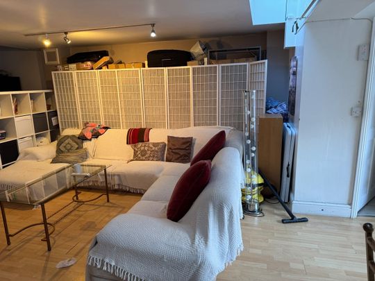 2 Bed Flat, Plantation Wharf, SW11 - Photo 1