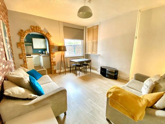 5 bedroom terraced house to rent - Photo 1