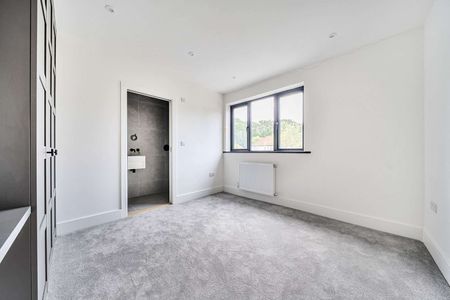 An exceptional family home finished to a premium standard throughout. - Photo 3
