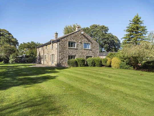 5 bedroom detached house to rent - Photo 1