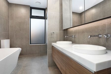 Ultra Luxurious Executive Living In Coastal Location - Photo 3