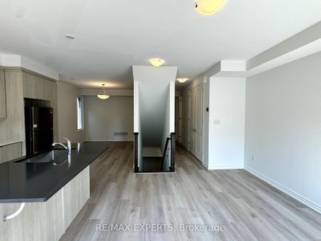 For Lease - 17 Pearen Lane, Barrie, Ontario - Photo 3