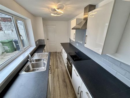 2 bedroom bungalow to rent - Photo 2