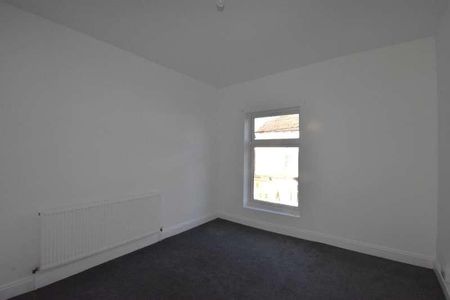 De La Pole Avenue, Hull, HU3 - Photo 2