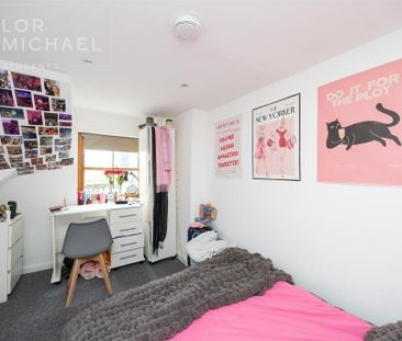 5 bedroom terraced house to rent - Photo 4