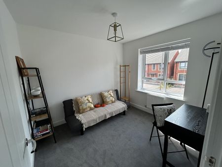 3 bedroom semi-detached house to rent - Photo 2