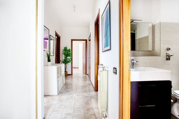 Cozy and bright single room in Via Ronchi - Photo 1