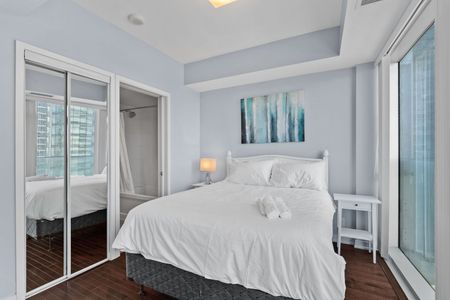 Master Room & Ensuite Bath - Waterfront Toronto - Photo 3