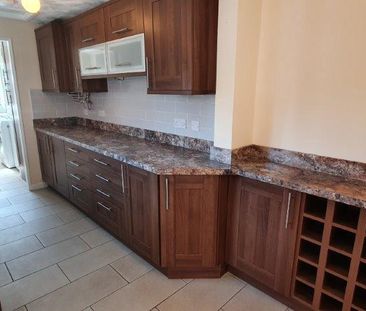 3 bedroom end of terrace house to rent - Photo 4